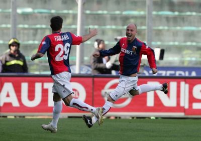 Figueroa celebrates with Fabiano the 1-1 equalizer