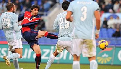 Diego Milito scores the opening-goal against Lazio: 0-1