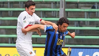 Salvatore Bocchetti (with his derby-nose) and Sergio Floccari (ex and new Genoano !?)