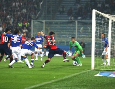 Milito scores the first goal after the header of Biava