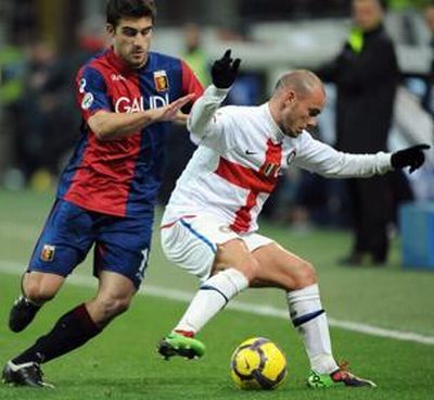 The 2 best players in the field: Sokratis and Sneijder