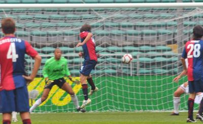 Giuseppe Sculli heads the corner of Fatic behind goalkeeper Dida: 1-0