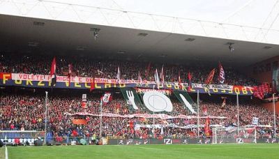 The protest of Gradinata Nord against the start of the match at 12.30 hours