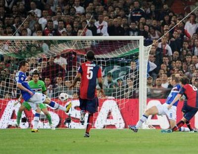 Mauro Boselli scores in the 96th minute the winning goal in the derby: 2-1